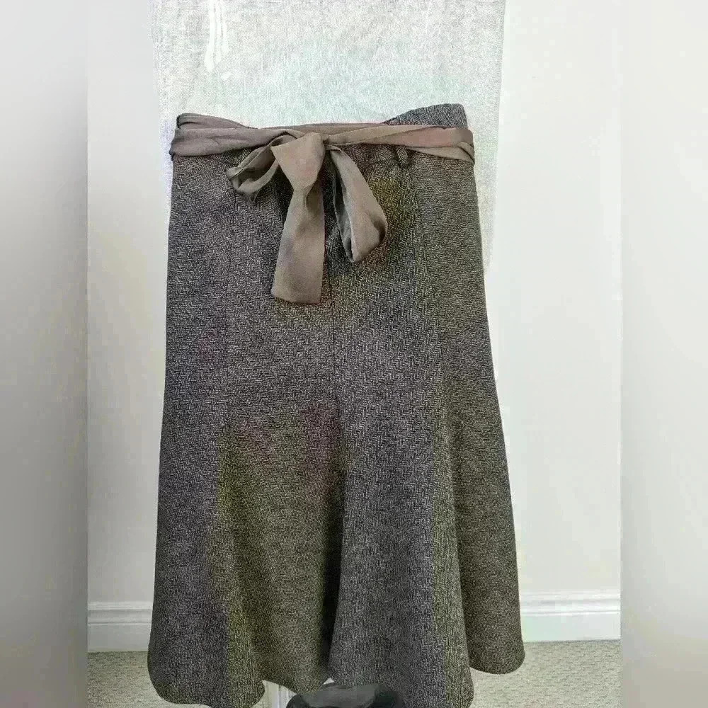Suzy Shier High waisted A line Brown Skirt with lining - size 2 Like New - Picture 3 of 5
